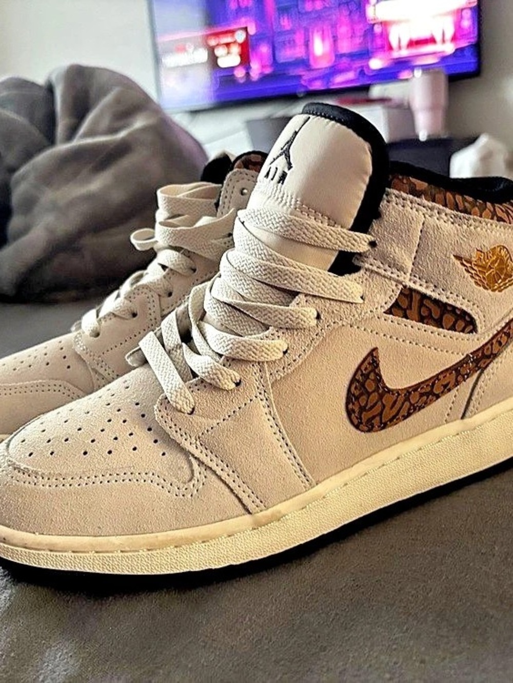 Jordan Air Jordan 1 Mid SE 'Brown Elephant' Sneakers Youth Size 5
